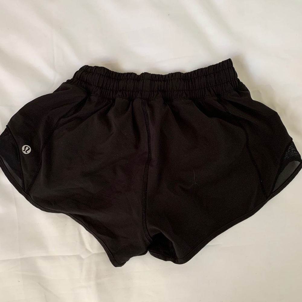 💫SOLD💫 Lululemon black hottie hot shorts - Picture 4 of 6